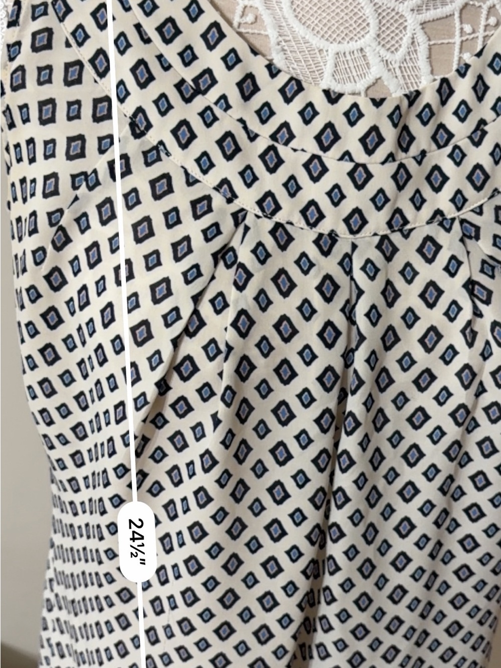 Women’s Blouse Bundle of 2 – Size Medium – White & Geometric Print - Picture 6 of 15